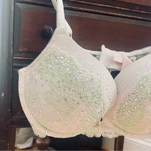 Victoria's Secret Ivory and Lime Bra - Picture 3 of 13